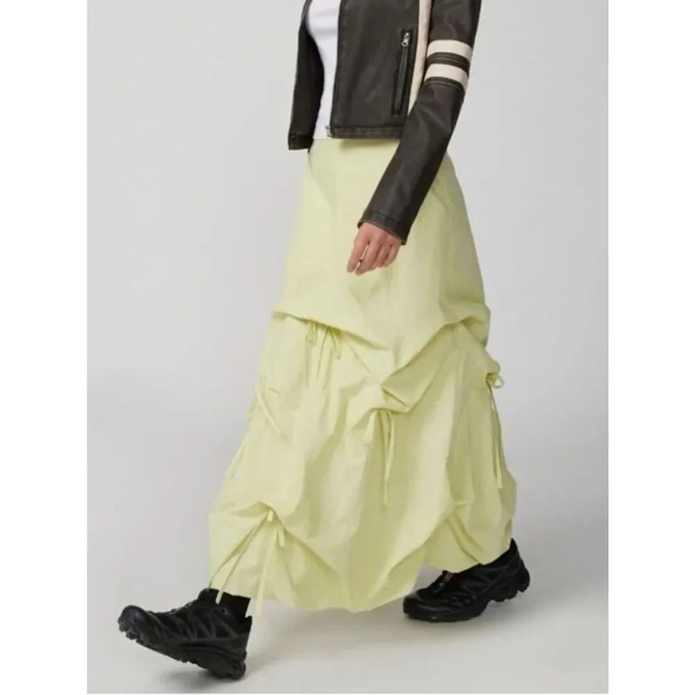 NWT Urban Outfitters Fiona Bustle Skirt. Small
